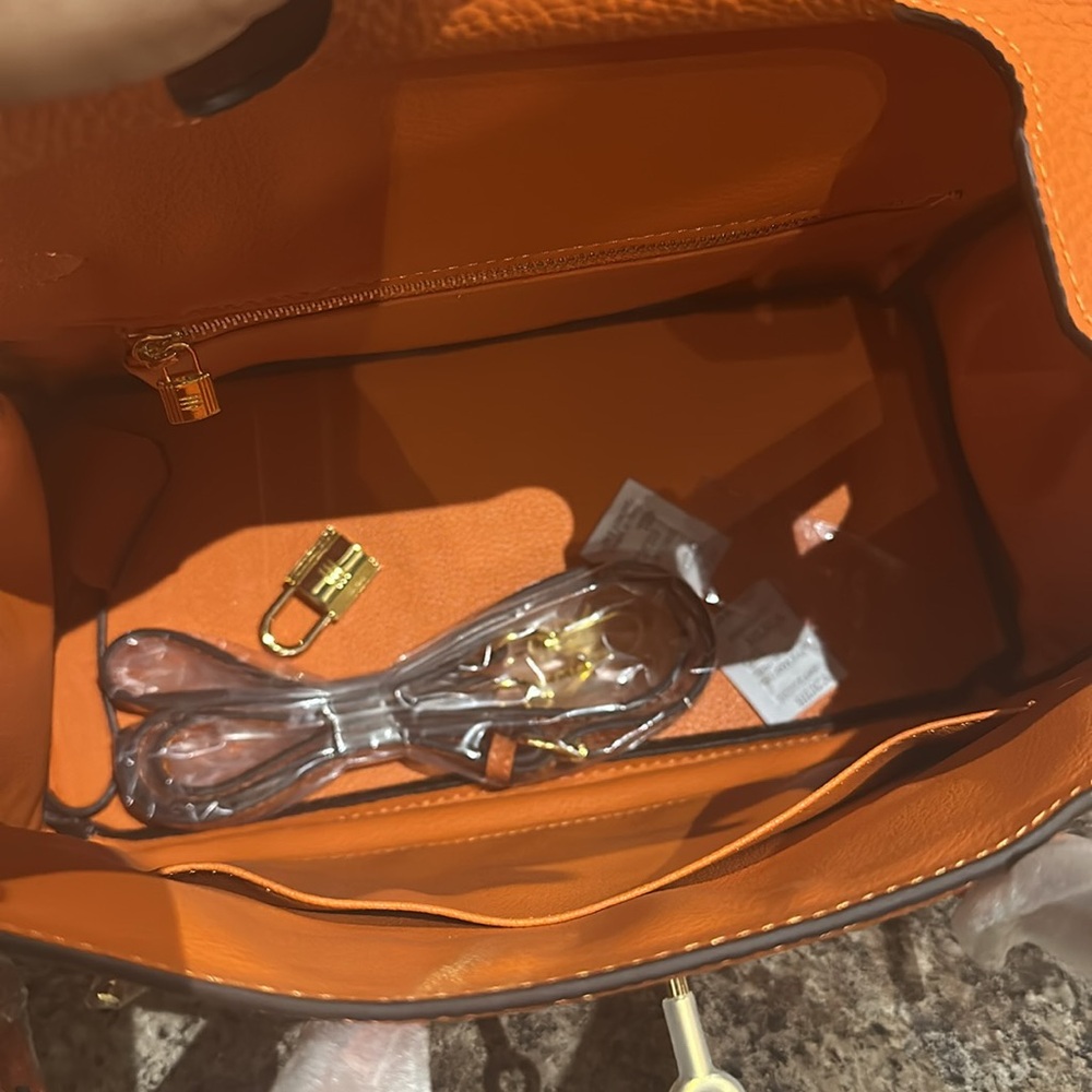 ✨Gwen Top handle luxury bag✨ - Picture 5 of 10